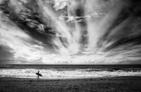 The loneliness of a surfer (Lorenzo Grifantini) - Muzeo.com