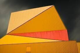 The yellow roof (Gilbert Claes ) - Muzeo.com