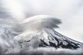Umbrella cloud fuji (Takashi Suzuki) - Muzeo.com