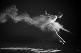 White Swan is Landing (Angela Muliani Hartojo) - Muzeo.com