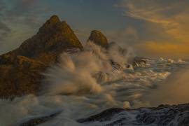 Crashing and Surging (James S. Chia) - Muzeo.com