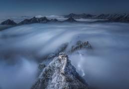Flowing clouds pass over the Jian Kou Great Wall (Yuan Cui) - Muzeo.com