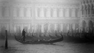 Foggy Morning (Angela Muliani Hartojo) - Muzeo.com