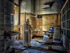 Just sit down, and you won't get hurt. (Luca Ulivi) - Muzeo.com