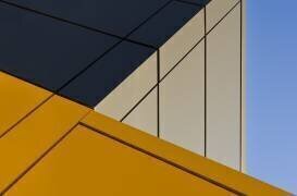 Leaning against the blue sky (Gerard Jonkman) - Muzeo.com