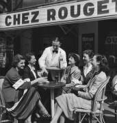 Politessen in Pariser Straßencafé (Paul Almasy) - Muzeo.com