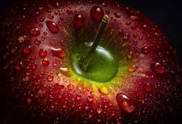 Red Apple (Aida Ianeva) - Muzeo.com