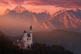 Red morning above the castle (Daniel Řeřicha) - Muzeo.com