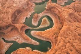 Reflection Canyon Aerial (Jay Huang) - Muzeo.com
