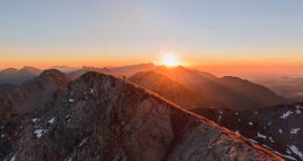 Running on the ridge (Ales Krivec) - Muzeo.com