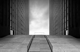 Stairway to Nothing (Olivier Koch) - Muzeo.com