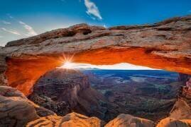 Sunrise at Mesa Arch (Michael Zheng) - Muzeo.com