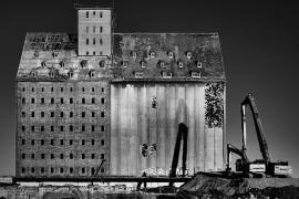 Sunrise at the Building Site (Steffen Ebert) - Muzeo.com