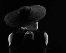 The black hat (Rob Li) - Muzeo.com