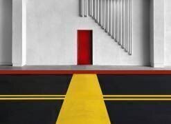 The red door (Arnon Orbach) - Muzeo.com