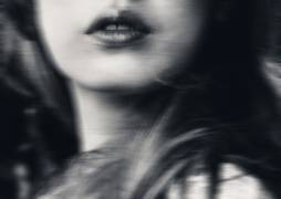 Your lips making everything strange (Kahar Lagaa) - Muzeo.com