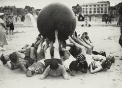  Exercice du ballon sur la plage au Touquet, 9 août 1936 (anonyme) - Muzeo.com