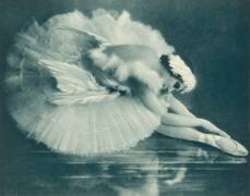Anna Pavlova (1881-1931) danseuse de ballet russe photographiée à Swan Lake en 1920 (anonyme) - Muzeo.com