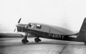 Avion de Saint-Exupéry et Prevost (Rue des Archives) - Muzeo.com