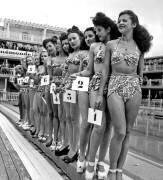 Concours de la plus belle baigneuse et de la première apparition publique du bikini le 5 juillet (Rue des Archives) - Muzeo.com