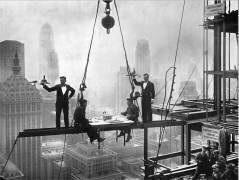 CURIOSITE EN 1930 : UN DINER DANS LA HAUTE SOCIETE (Keystone) - Muzeo.com