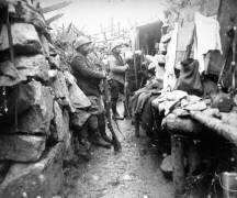 Dans une tranchée de première ligne à la Tête des Faux (Emile Camille Albert Le Play) - Muzeo.com