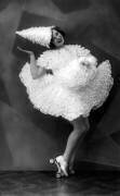 Femme sur des patins à roulettes (anonyme) - Muzeo.com