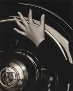Georgia O'Keeffe — Mains et volant (Alfred Stieglitz) - Muzeo.com
