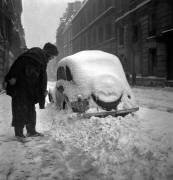 Il Neige à Paris, 21 février 1948 (Rue des Archives) - Muzeo.com