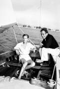 Lauren Bacall et Humphrey Bogart sur le voilier « Santana » (Rue des Archives) - Muzeo.com
