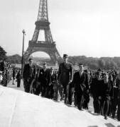Le général français Charles De Gaulle et Georges Bidault (Rue des Archives) - Muzeo.com