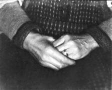 Les mains d'Assunta Modotti, San Francisco (Tina Modotti) - Muzeo.com