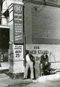 Memphis. Une friperie, un préteur sur gage et un hotel de seconde zone (Marion Post Wolcott) - Muzeo.com