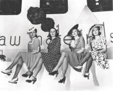 Photo publicitaire de Nylon à l'exposition universelle de New-York (anonyme) - Muzeo.com