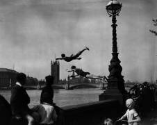 THAMES DIVERS (H. F. Davis) - Muzeo.com