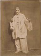 Pierrot tenant une pièce de monnaie (Adrien Tournachon) - Muzeo.com