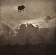 Un Dirigible (Alfred Stieglitz) - Muzeo.com