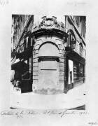Fontaine de la Reine, rue Saint-Denis, Paris (Eugène Atget) - Muzeo.com