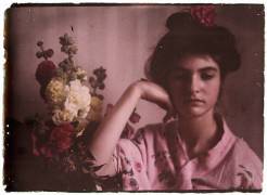 Girl in a kimono (Etheldreda Janet Laing) - Muzeo.com