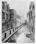 La Bièvre, ruelle des Gobelins, Paris (Eugène Atget) - Muzeo.com