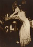 Modèle féminin portant un diadème (Alfons Mucha) - Muzeo.com