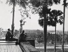 Lapagode du Shwe Dagon, le repos du pèlerin en Birmanie (Vincent Clarence Scott...) - Muzeo.com