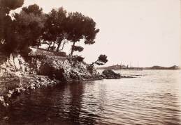 Bateau vu de la pointe de Saint-Hospice (anonyme) - Muzeo.com
