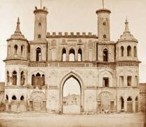 Entrée du petit Imambara (Felice Beato) - Muzeo.com