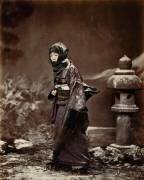 Femme en costume d'hiver (Stillfried & Andersen) - Muzeo.com