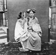 Femmes Mandchoues (John Thomson) - Muzeo.com