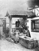 Jeunes Alsaciennes au puit (Adolphe Braun) - Muzeo.com