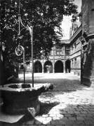 L'Hôtel de Cluny vu de la Cour (Adolphe Braun) - Muzeo.com