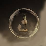 Une cage pas si dorée (Muzeo Studio) - Muzeo.com