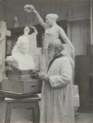 Le sculpteur Albert Bartholomé dans son atelier (anonyme) - Muzeo.com